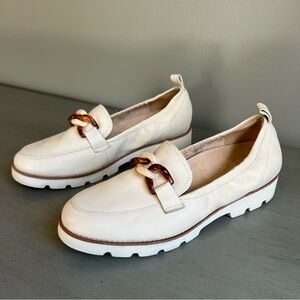 Vionic Women Loafer Sz 8.5 Chunky Chain Detail Leather Cynthia Cream Preppy